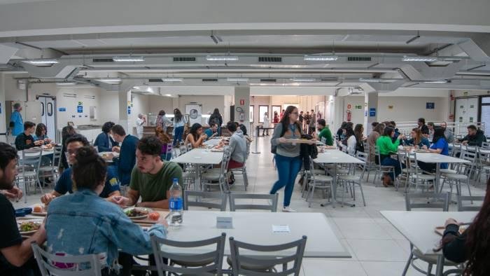 Previs&atilde;o &eacute; de preparo di&aacute;rio de at&eacute; 849 almo&ccedil;os e 699 jantas