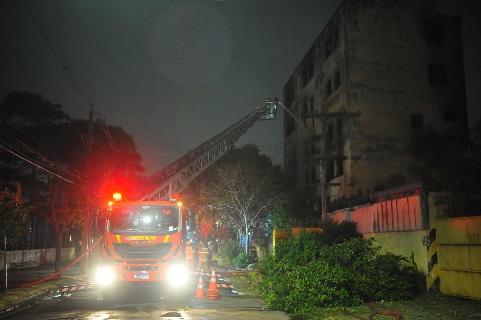 Pr&eacute;dio ficou parcialmente destru&iacute;do