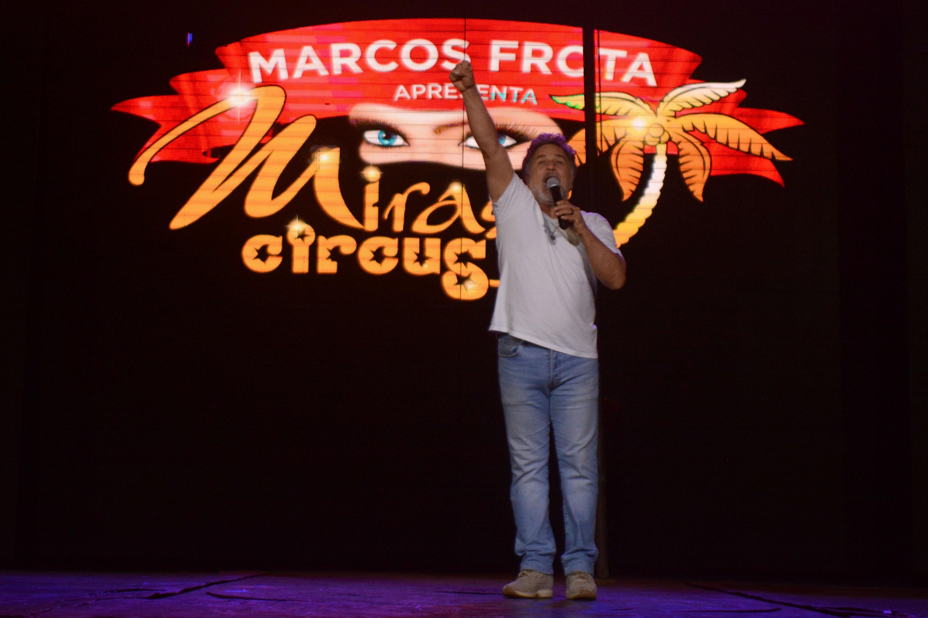 Marcos Frota &eacute; o anfitri&atilde;o do circo Mirage