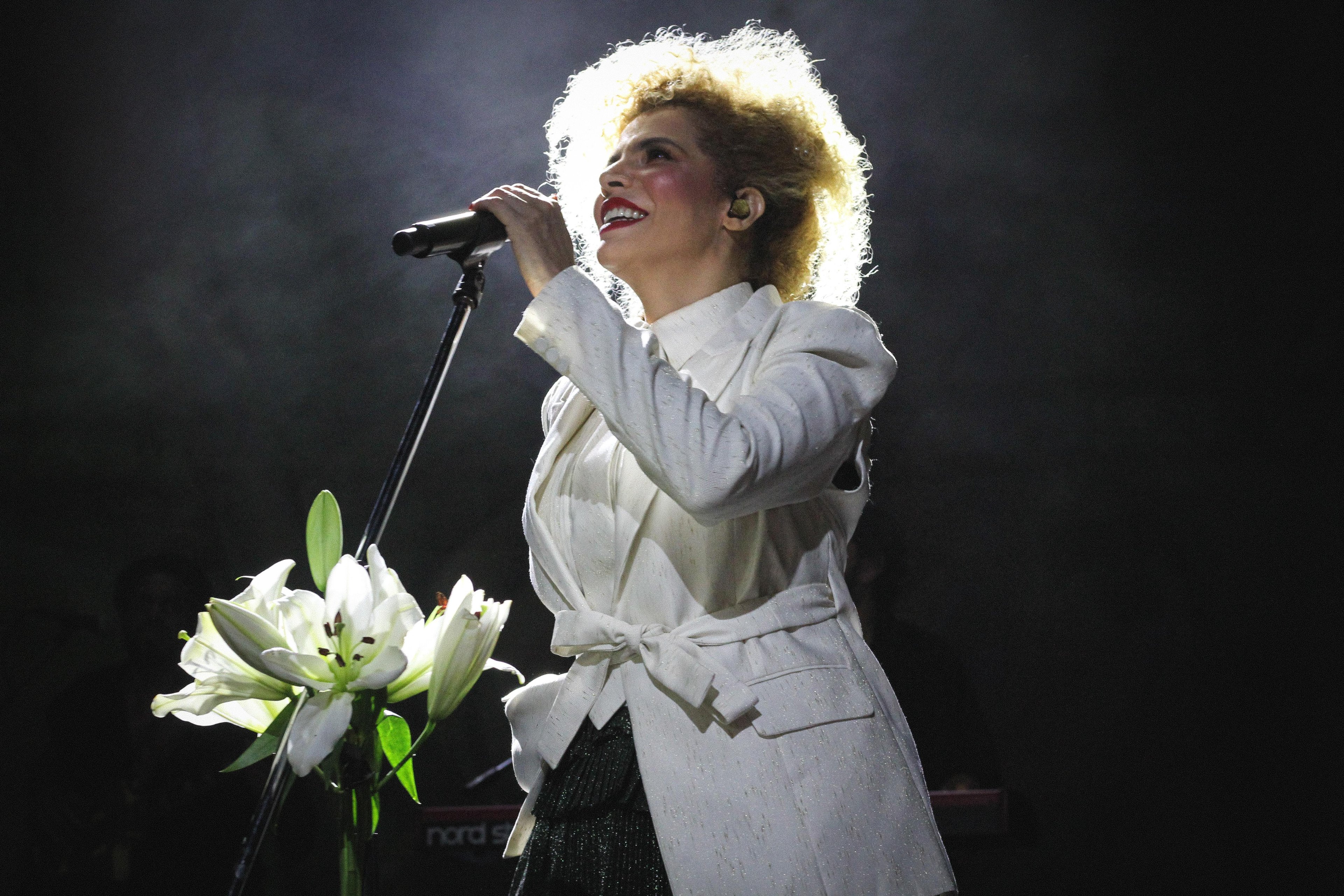 Cantora mostra seu momento art&iacute;stico no espet&aacute;culo "Vem Doce"