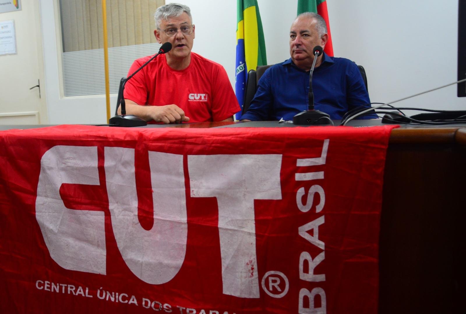 O presidente nacional da CUT, S&eacute;rgio Nobre (D), participou da abertura do Congresso ao lado do presidente da CUT/RS, Amarildo Cenci (E).