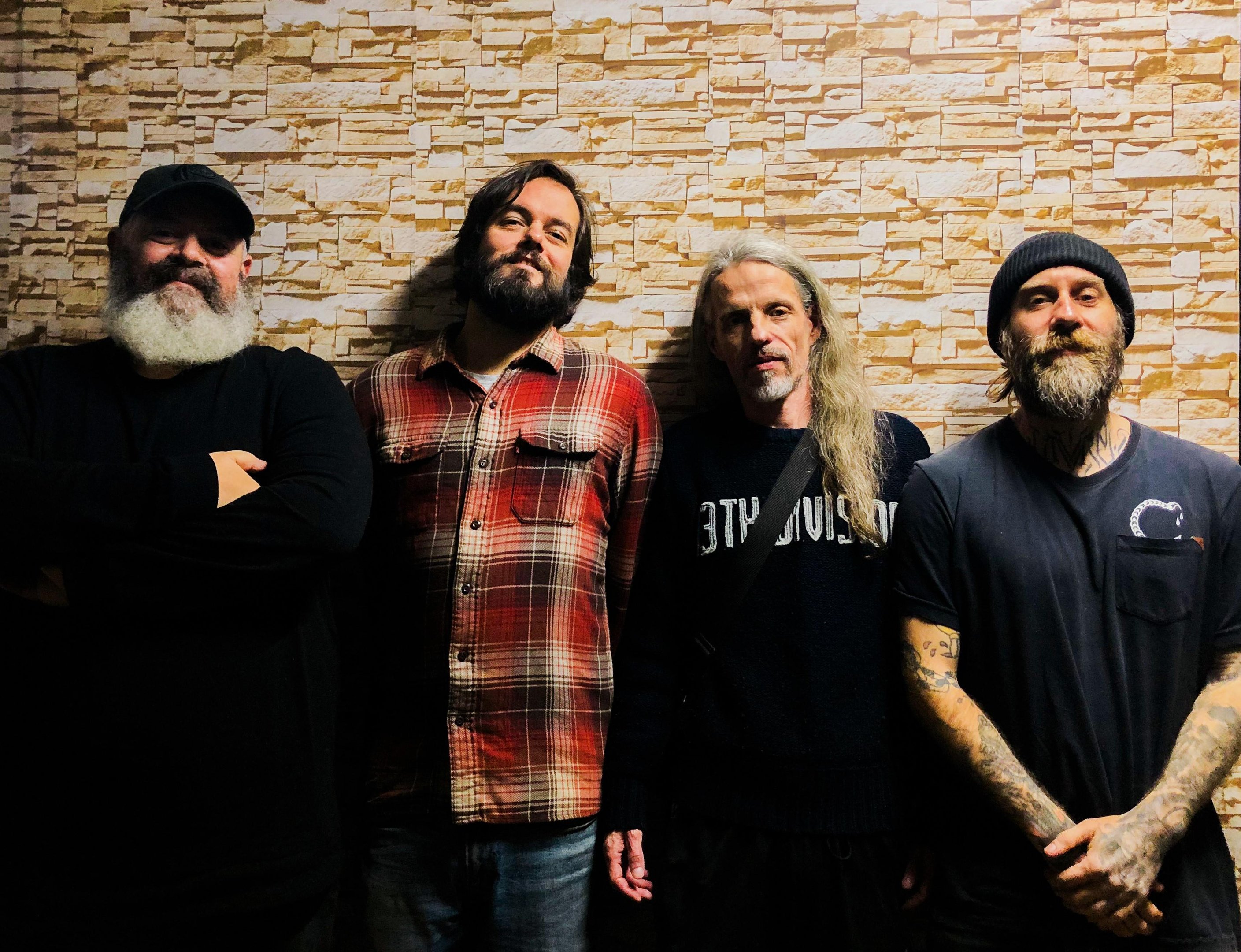 Cabala &eacute; integrada por Miro Junior (voz), Alem&atilde;o Ribeiro (baixo), Jimi Barba (guitarra/vocal) e Helio Cordeiro (bateria).