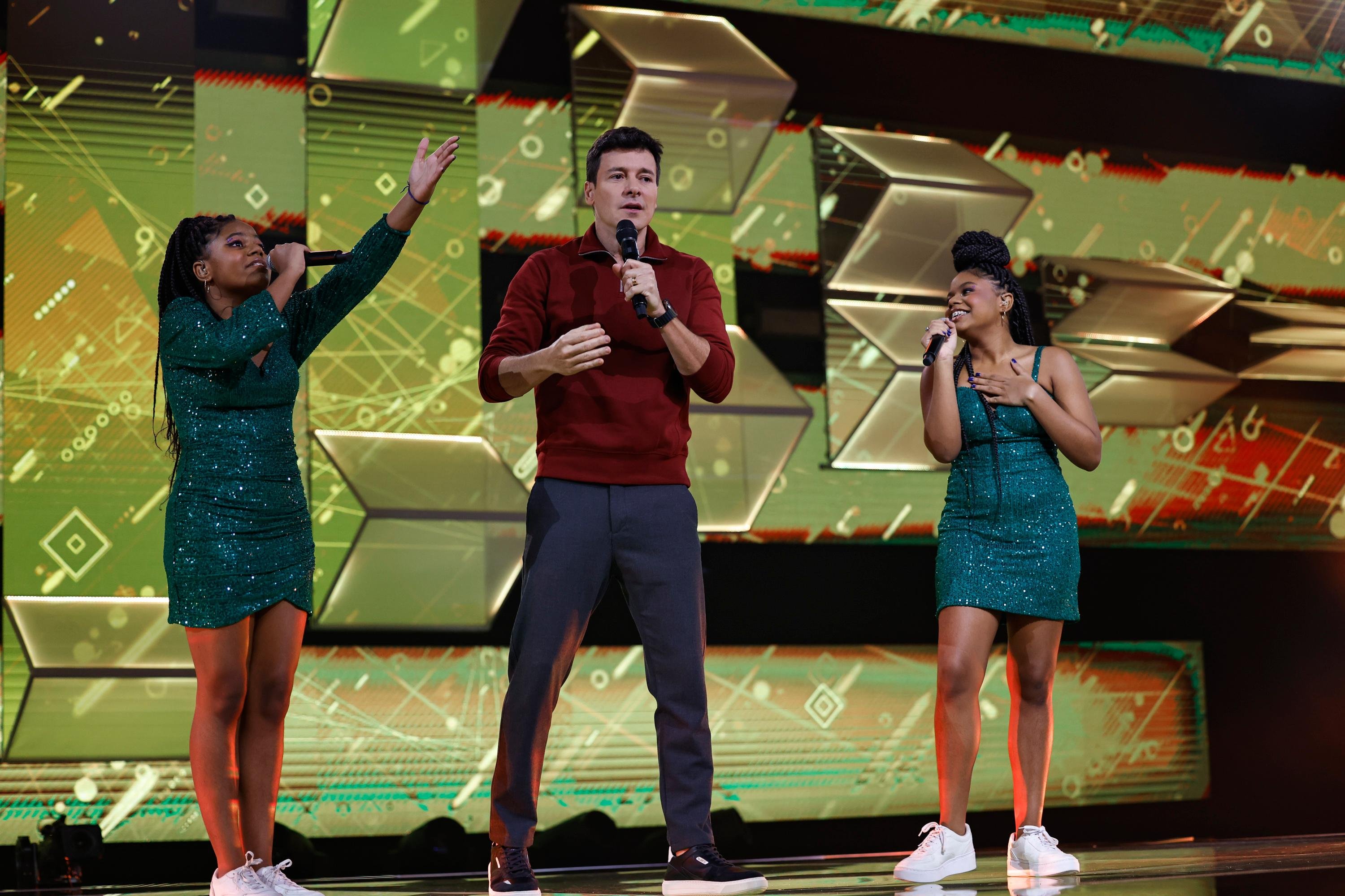 Canta Comigo Teen, programa musical comandado por Rodrigo Faro e Ticiane Pinheiro, vai ao ar neste domingo, 6