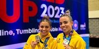 Alice Gomes e Camilla Lopes com a medalha de prata