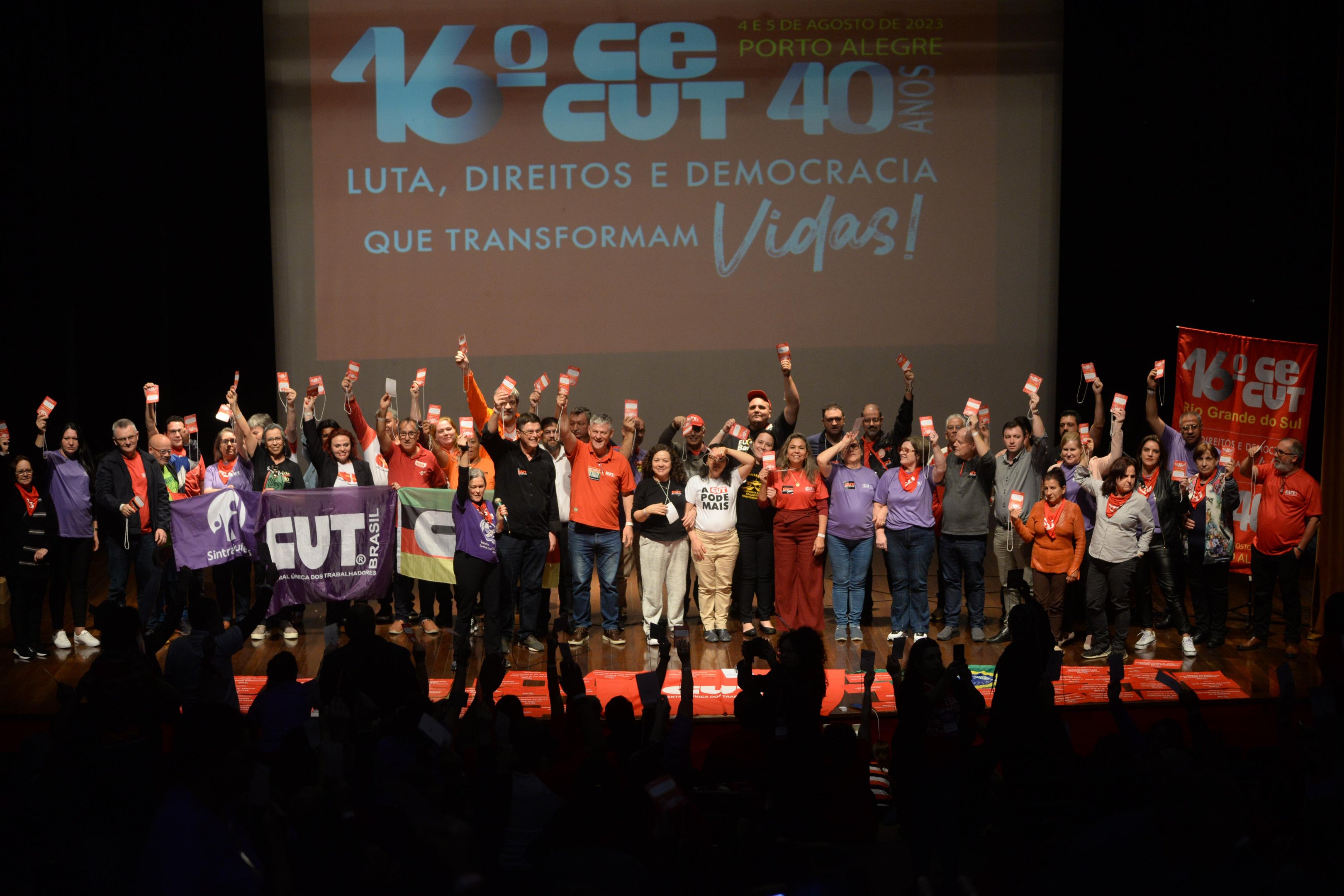 Entidade realizou atividades no final de semana no teatro Dante Barone