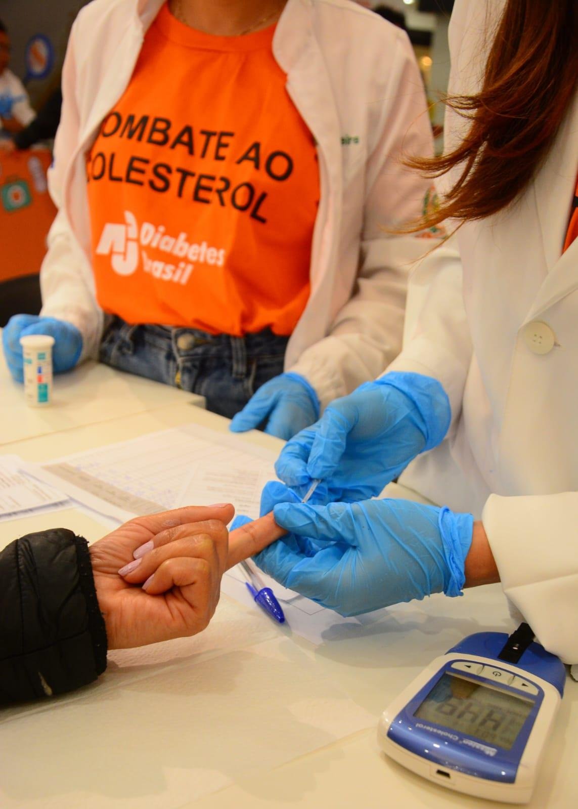 O colesterol alto &eacute; considerado um dos fatores que mais contribuem para o desenvolvimento de diversas doen&ccedil;as cardiovasculares