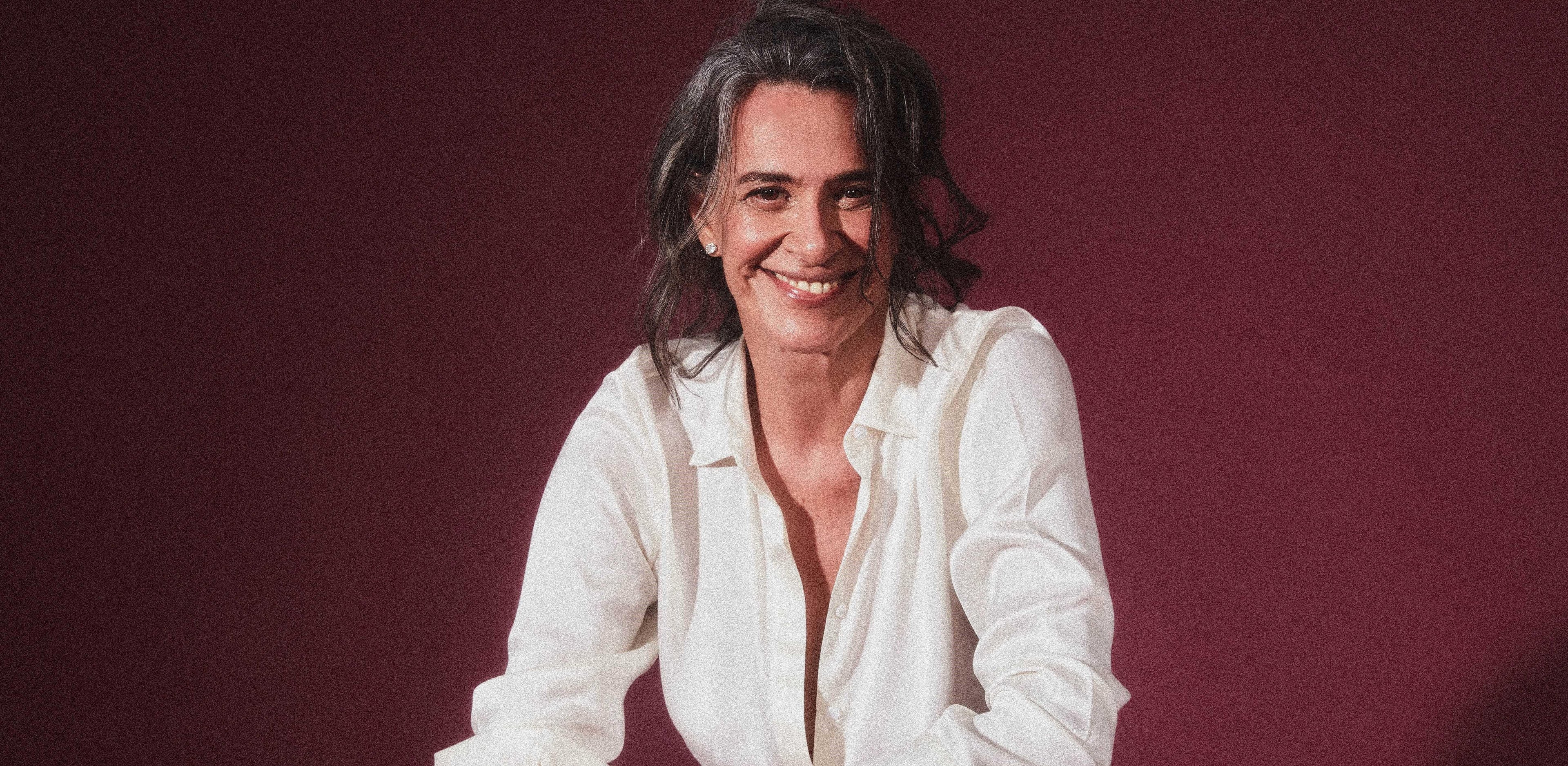 Shows da cantora Simone hoje e amanhã no Teatro do Bourbon Country