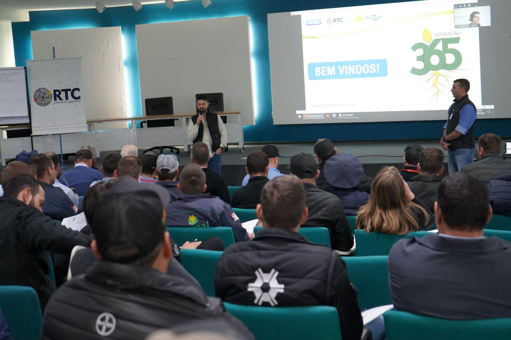 Grupo forma for&ccedil;a t&eacute;cnica com foco na melhoria da qualidade do solo e na sustentabilidade do sistema produtivo