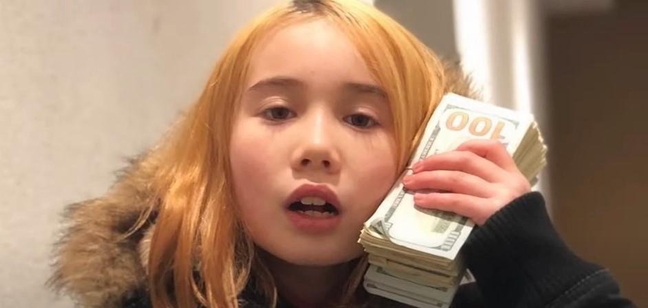 A rapper e influenciadora Lil Tay de 14 anos