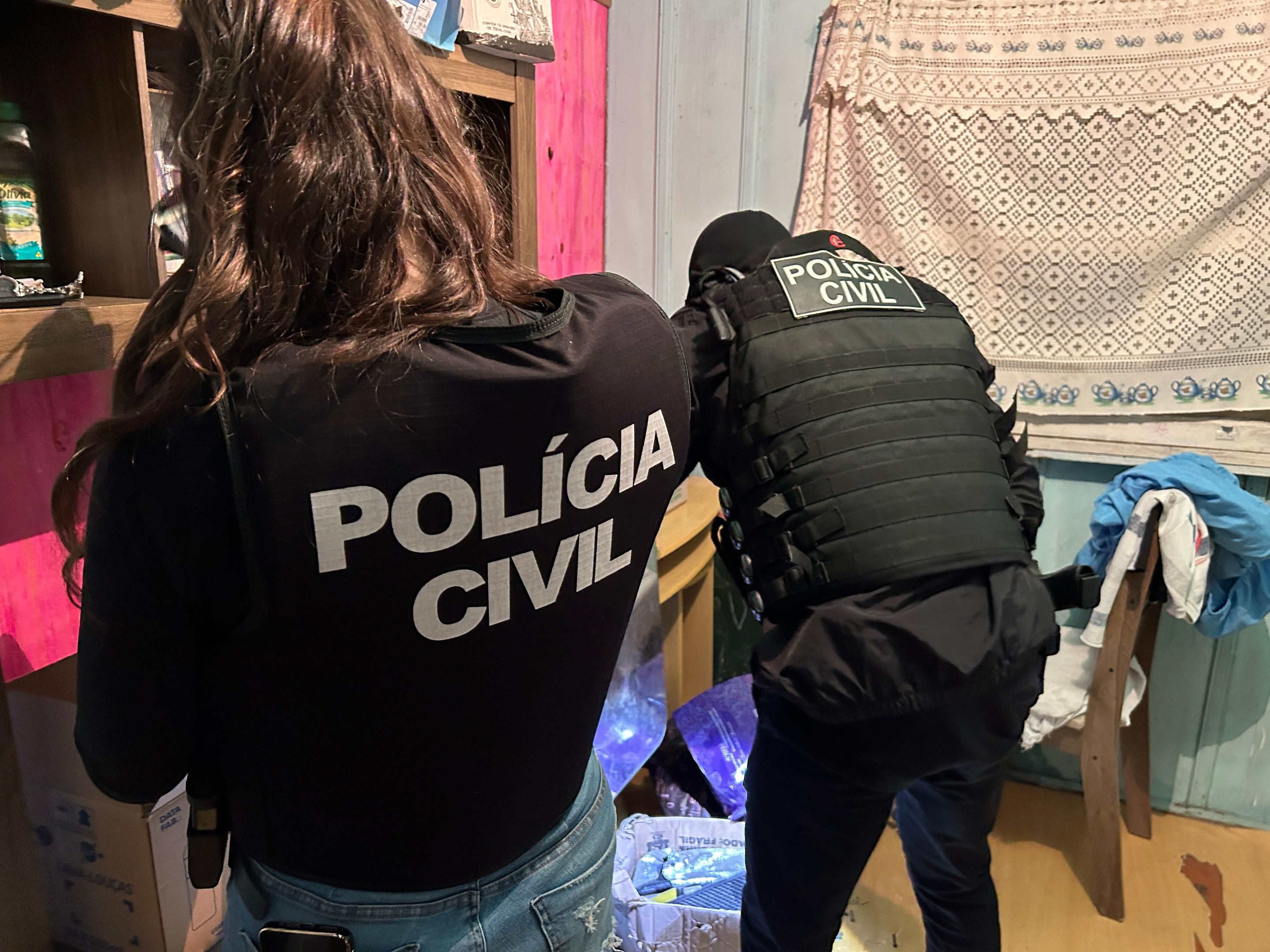 Policiais cumprem tr&ecirc;s mandados de pris&atilde;o preventiva e 15 mandados de busca e apreens&atilde;o em Cachoeirinha e Canoas