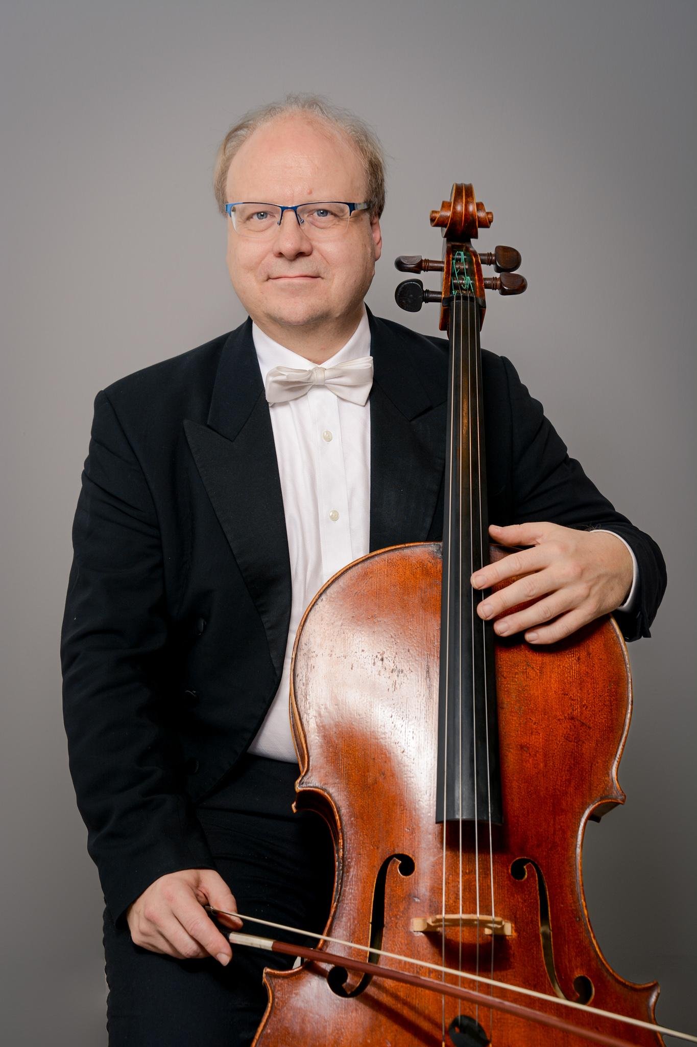 O violoncelista alem&atilde;o Bernhard L&ouml;rcher executa pela primeira vez com a OSPA os solos de &ldquo;Varia&ccedil;&otilde;es em um Tema Rococ&oacute;&rdquo;, de Piotr Ilitch Tchaikovsky (1840-1893)