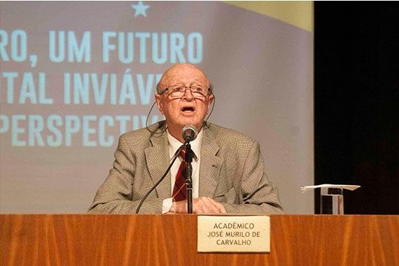 Historiador e acad&ecirc;mico da ABL, o mineiro Jos&eacute; Murilo de Carvalho que morreu hoje aos 84 anos
