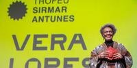 Atriz Vera Lopes recebeu o troféu Sirmar Antunes