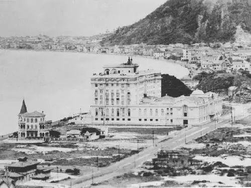Copacabana Palace era cercado por pequenas resid&ecirc;ncias e mans&otilde;es