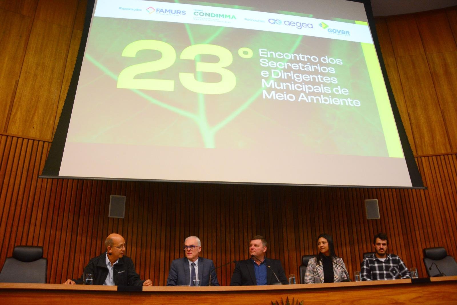 Encontro entre gestores de meio ambiente reuniu autoridades em seu primeiro dia, na Capital.