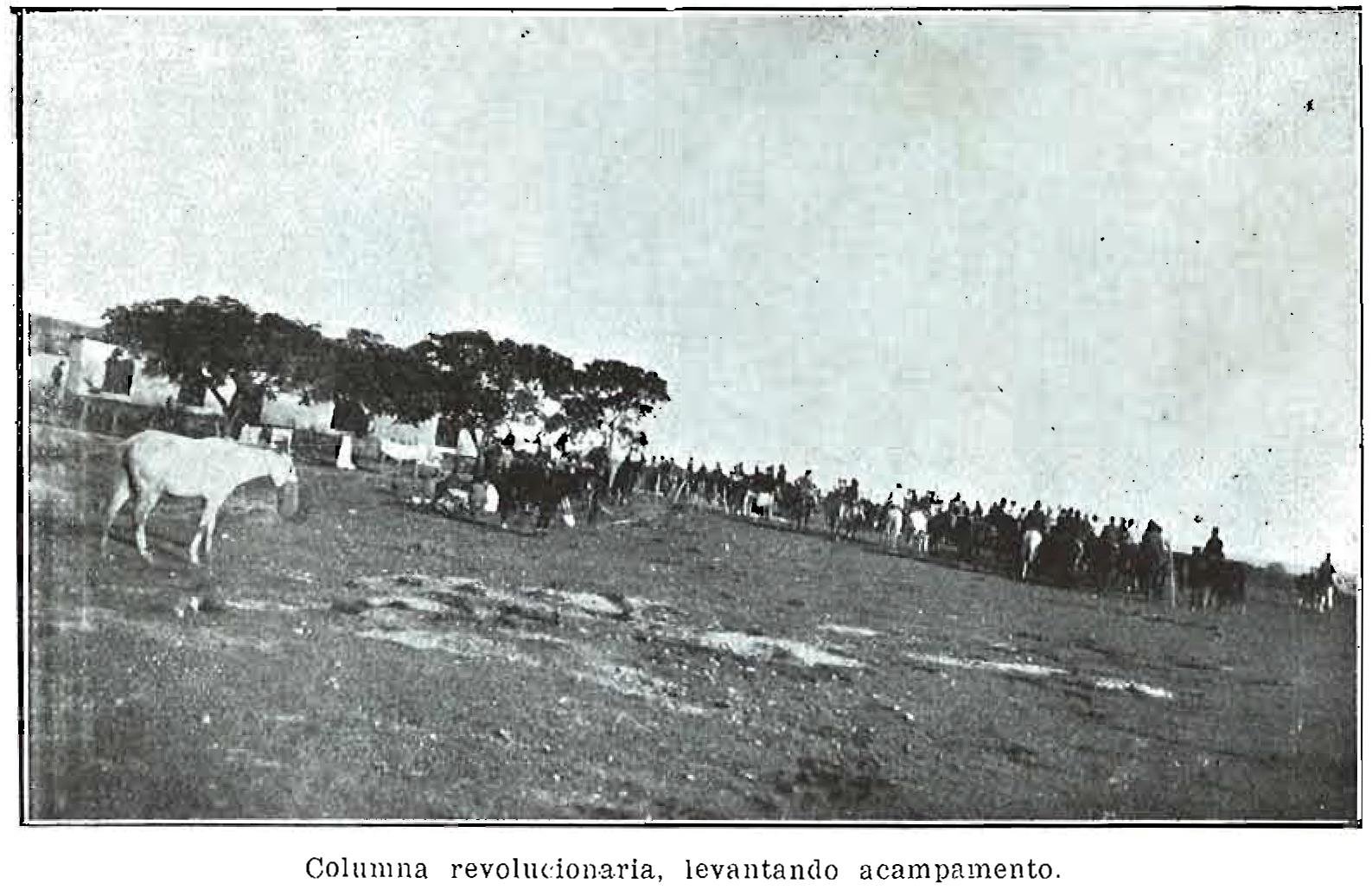 Coluna revolucion&aacute;ria levantando acampamento
