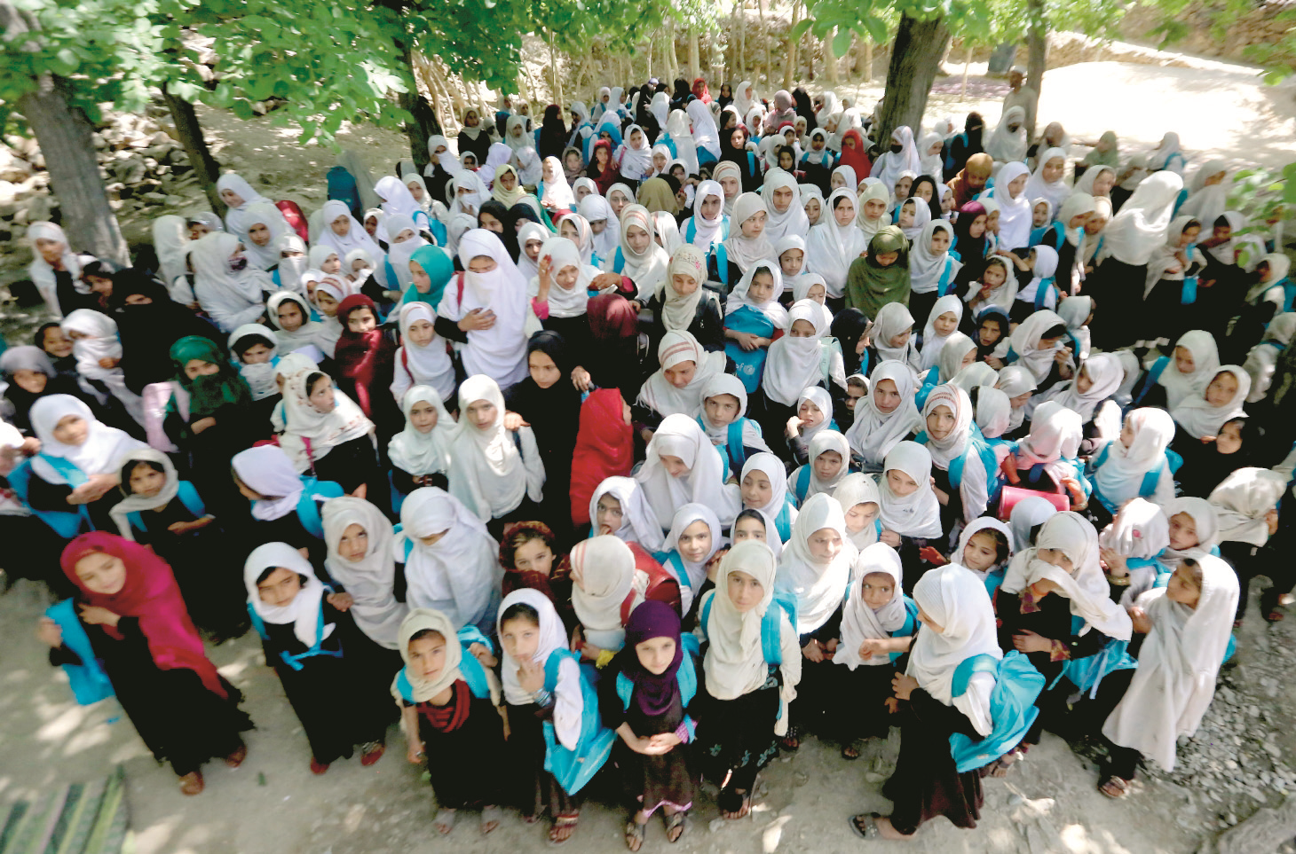 A campanha #AfghanGirlsVoices apresenta depoimentos de meninas e jovens cujas vidas foram abruptamente alteradas pela proibi&ccedil;&atilde;o de estudar e se formar