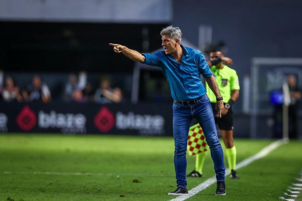 Treinador prometeu "cobran&ccedil;a a semana toda"
