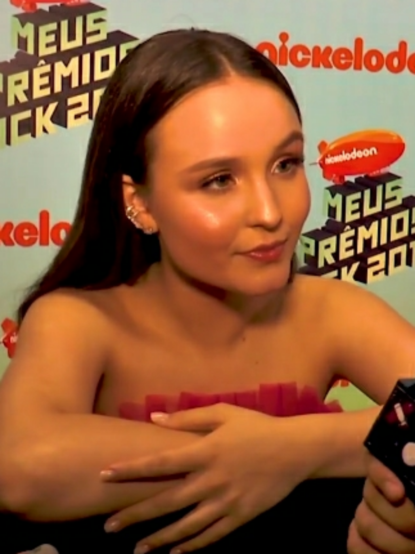 Larissa Manoela concedeu entrevista ao "Fant&aacute;stico" e Silvana Taques falou ao "Domingo Legal"
