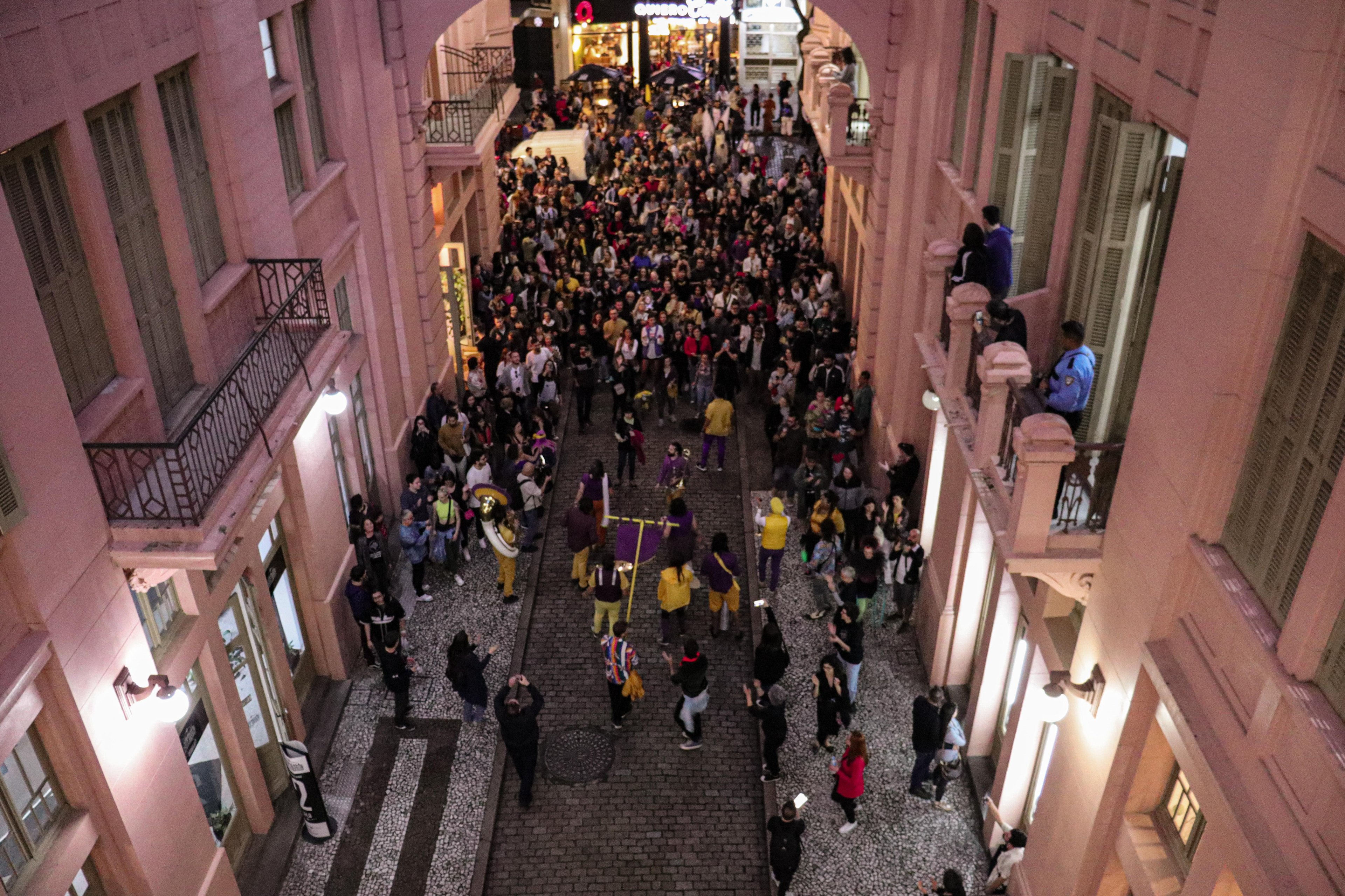 Dia Estadual do Patrim&ocirc;nio Cultural foi marcado por cortejo por locais hist&oacute;ricos do Centro da Capital no final da tarde deste domingo