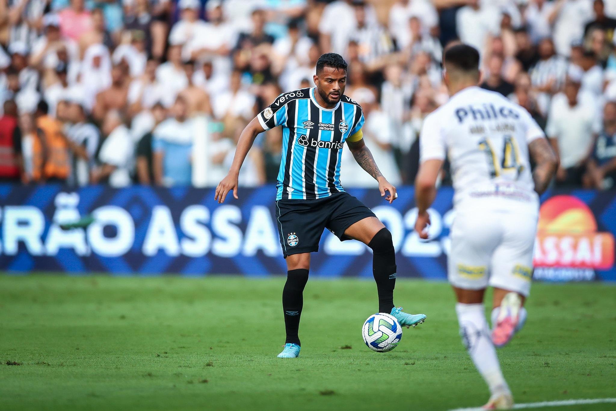 Reinaldo foi expulso contra o Santos