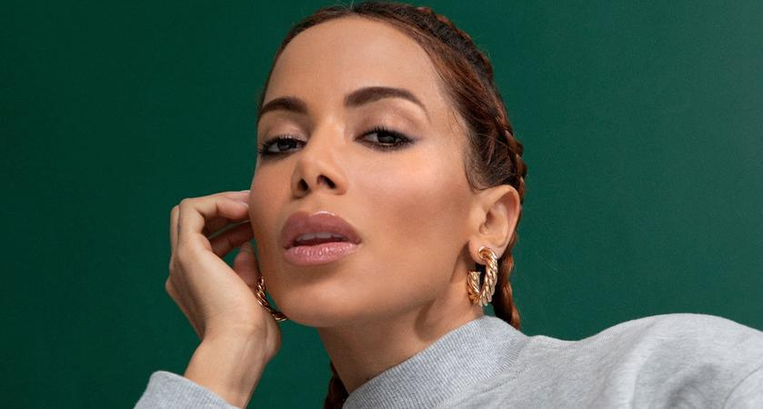"Consegui mudar a minha vida. Ter uma vida mais saud&aacute;vel, mais feliz", relata Anitta
