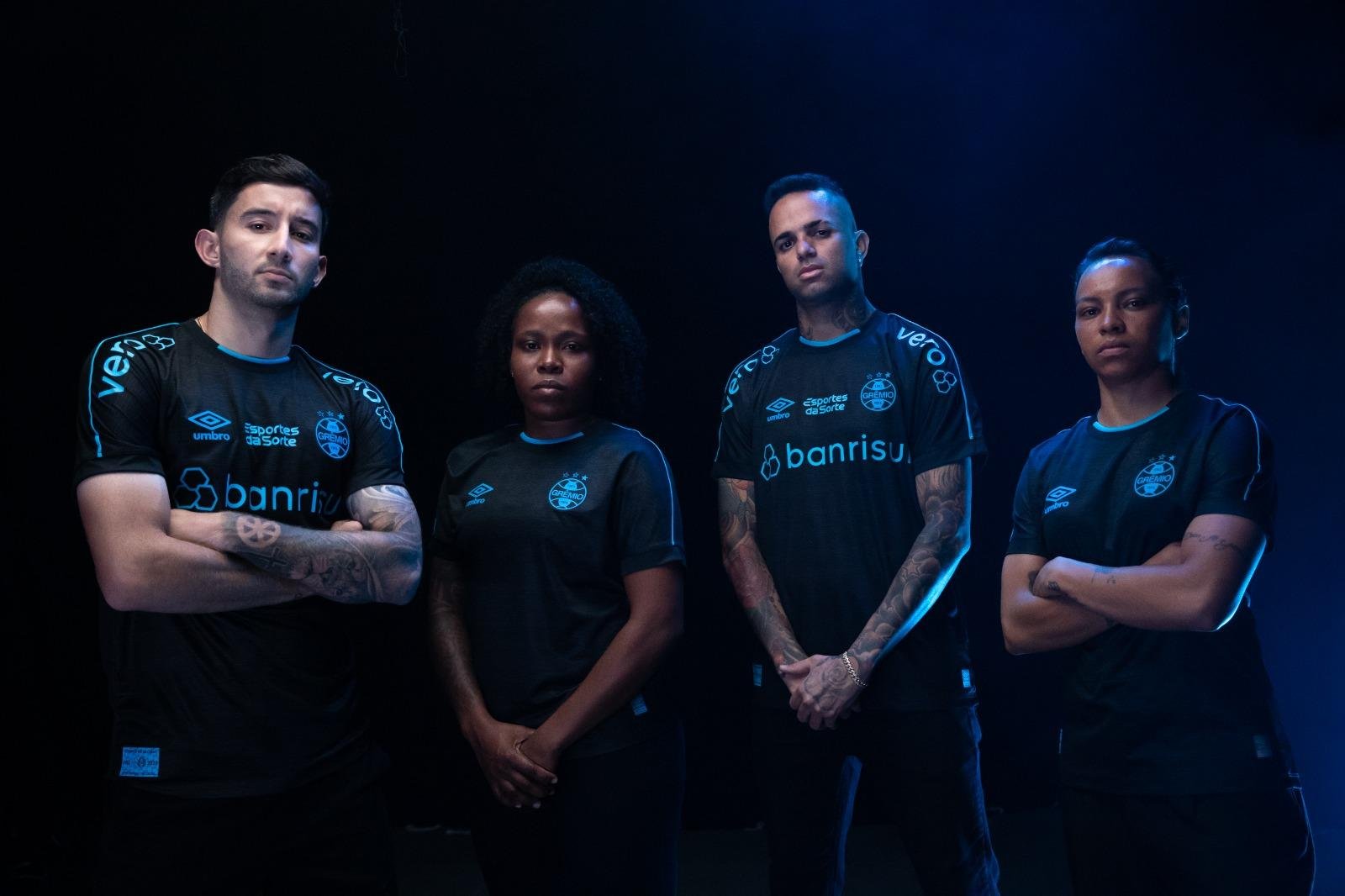 Gr&ecirc;mio lan&ccedil;a nova terceira camisa