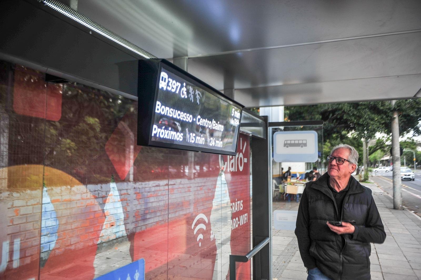 Contrato prev&ecirc; instala&ccedil;&atilde;o de 1.507 paradas em cinco anos na Capital
