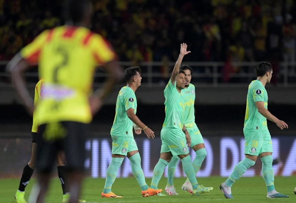 Time paulista n&atilde;o deu qualquer chance para os colombianos
