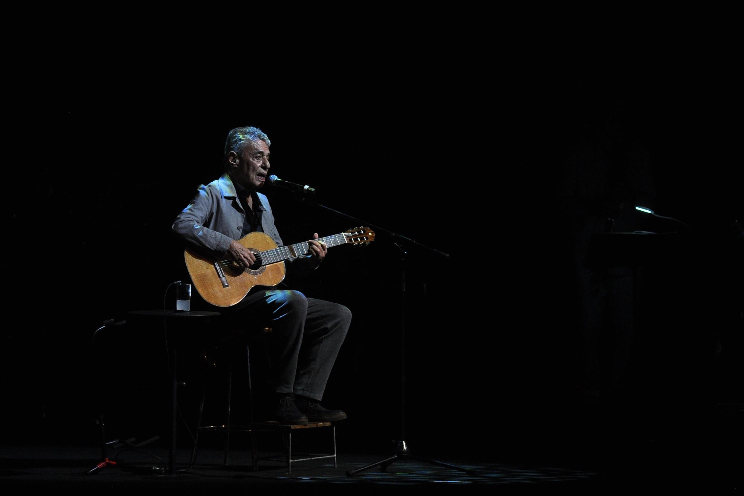Chico Buarque em show recente em Porto Alegre