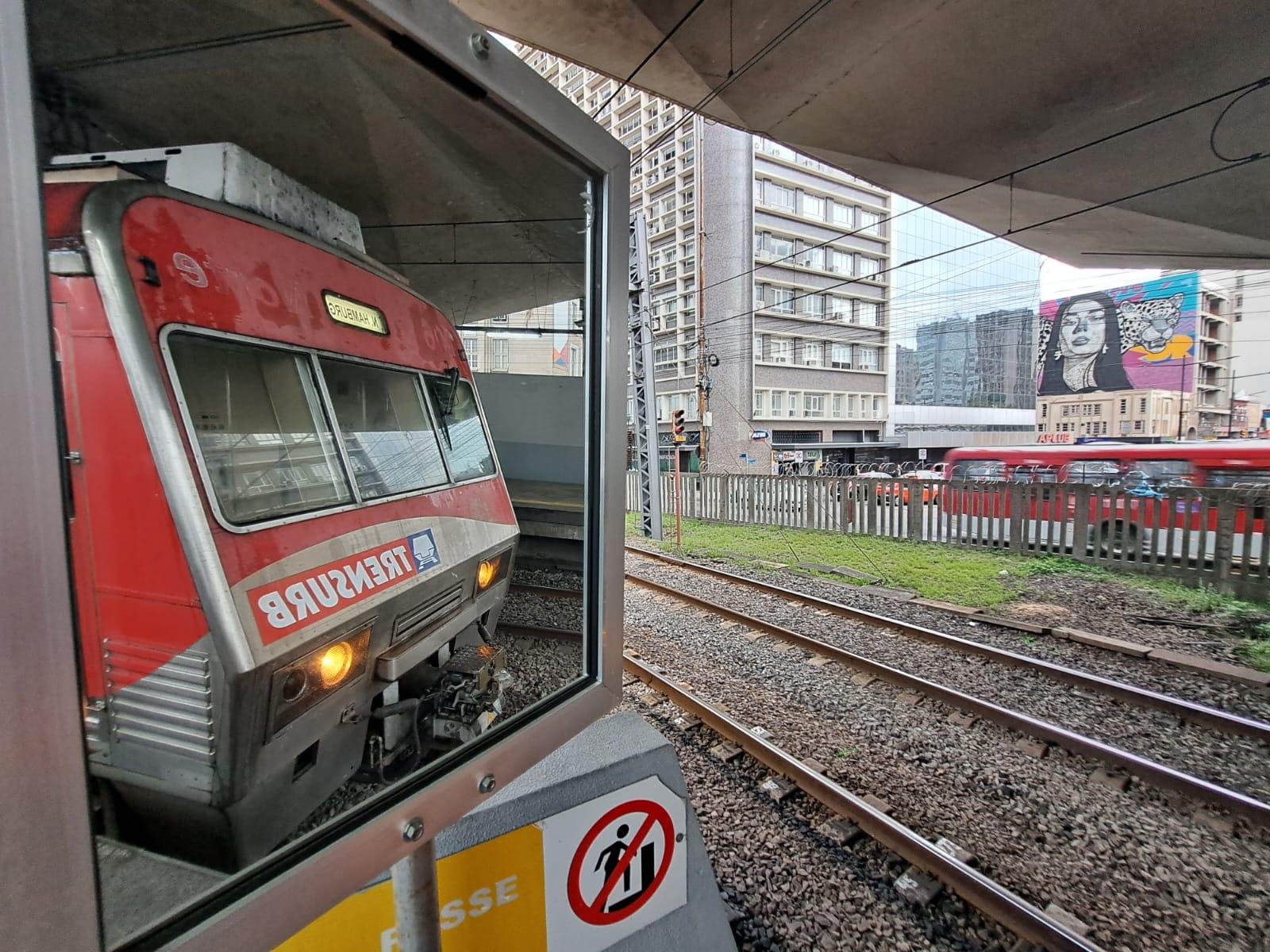 Trensurb pretende reduzir intervalos de viagens, mas metrovi&aacute;rios projetam paralisa&ccedil;&atilde;o.