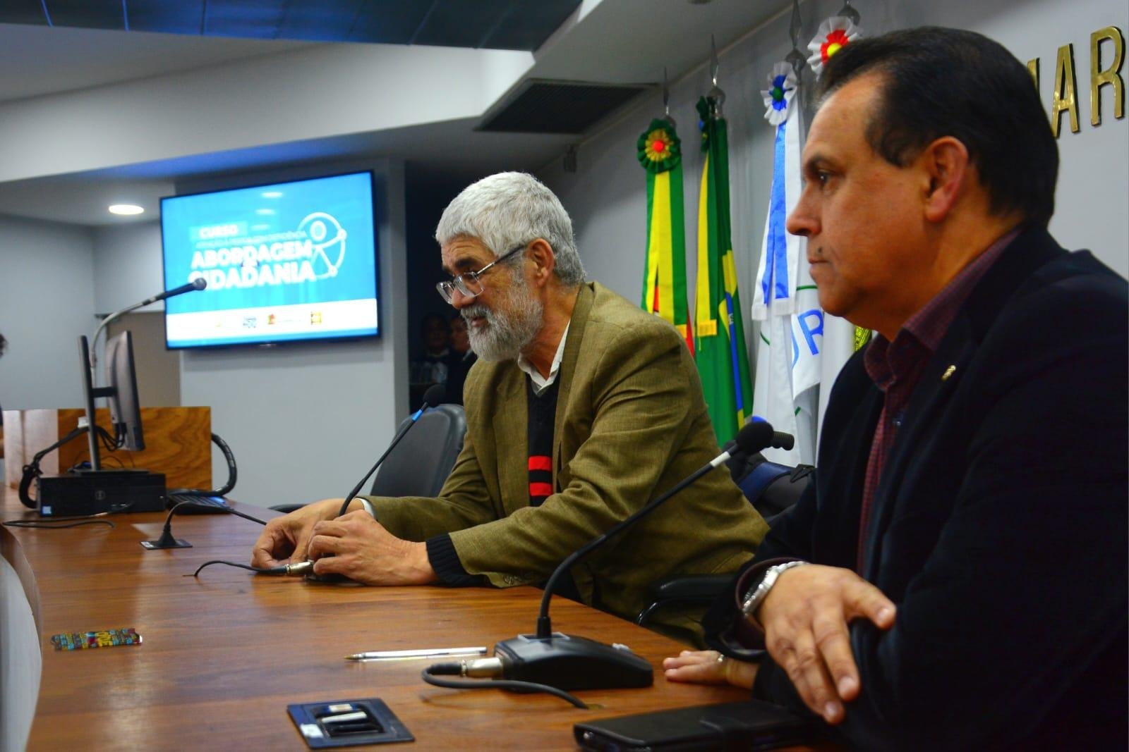 O presidente do Conselho Municipal da Pessoa com Defici&ecirc;ncia, N&eacute;lson Khalil, e o vereador Alvoni Medina (Republicanos), presidente da Frente Parlamentar em Defesa dos Direitos das Pessoas com Defici&ecirc;ncia.