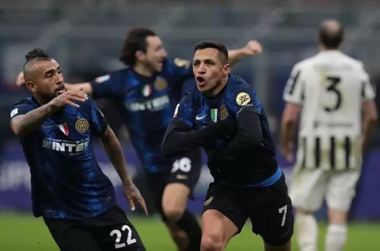 Jogador teve passagem artilheira pelo clube italiano