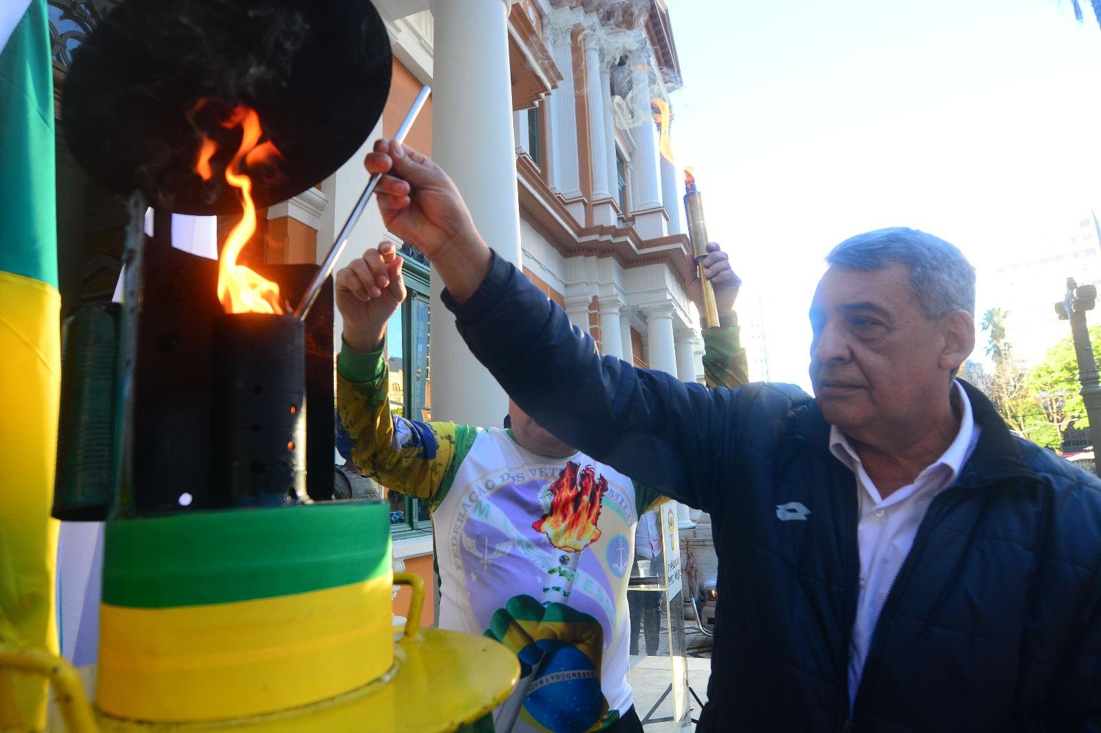 Fogo simb&oacute;lico da p&aacute;tria permanecer&aacute; em vig&iacute;lia no Pa&ccedil;o Municipal para visita&ccedil;&atilde;o at&eacute; o dia 7 de setembro