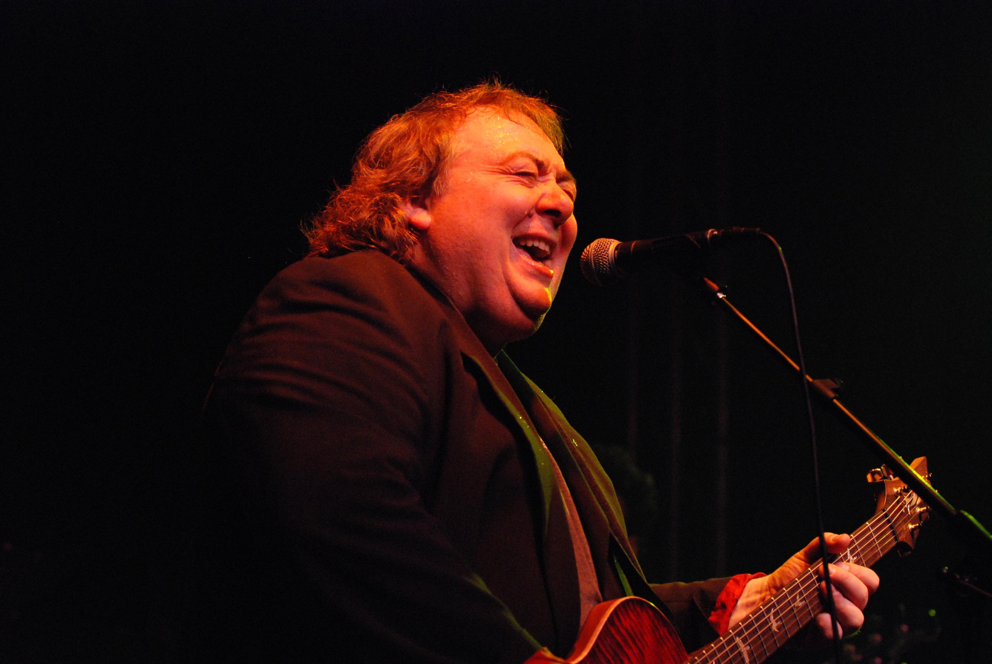 Ex-guitarrista do Whitesnake, Bernie Mardsen, morreu na quinta-feira, aos 72 anos