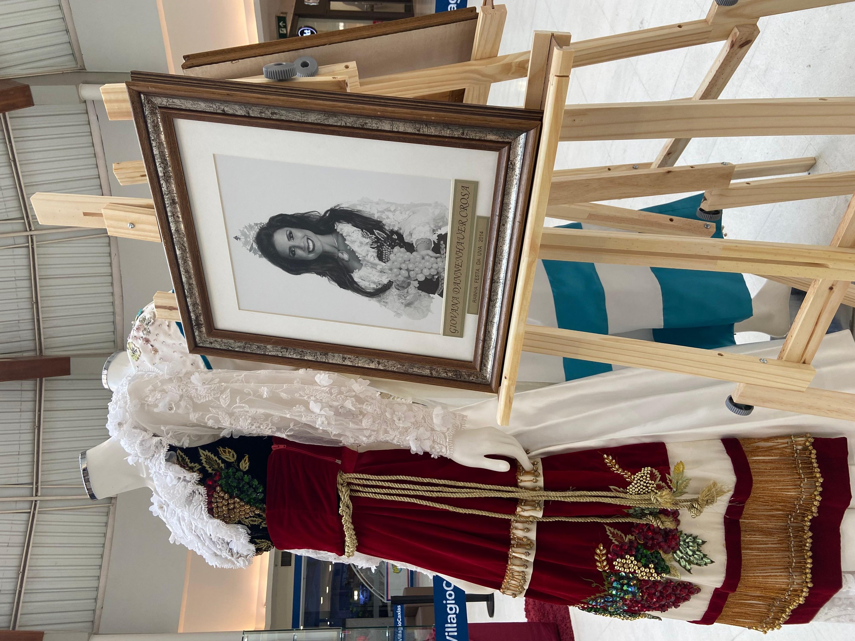 Exposi&ccedil;&atilde;o fotogr&aacute;fica das embaixatrizes da Festa da Uva ocorre em Caxias