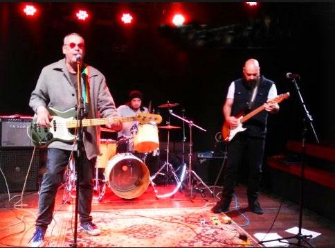 A Eletroacordes est&aacute; h&aacute; 14 anos em atividade, com cinco EP&rsquo;s, nove clipes e mais de 170 shows ao longo de sua trajet&oacute;ria