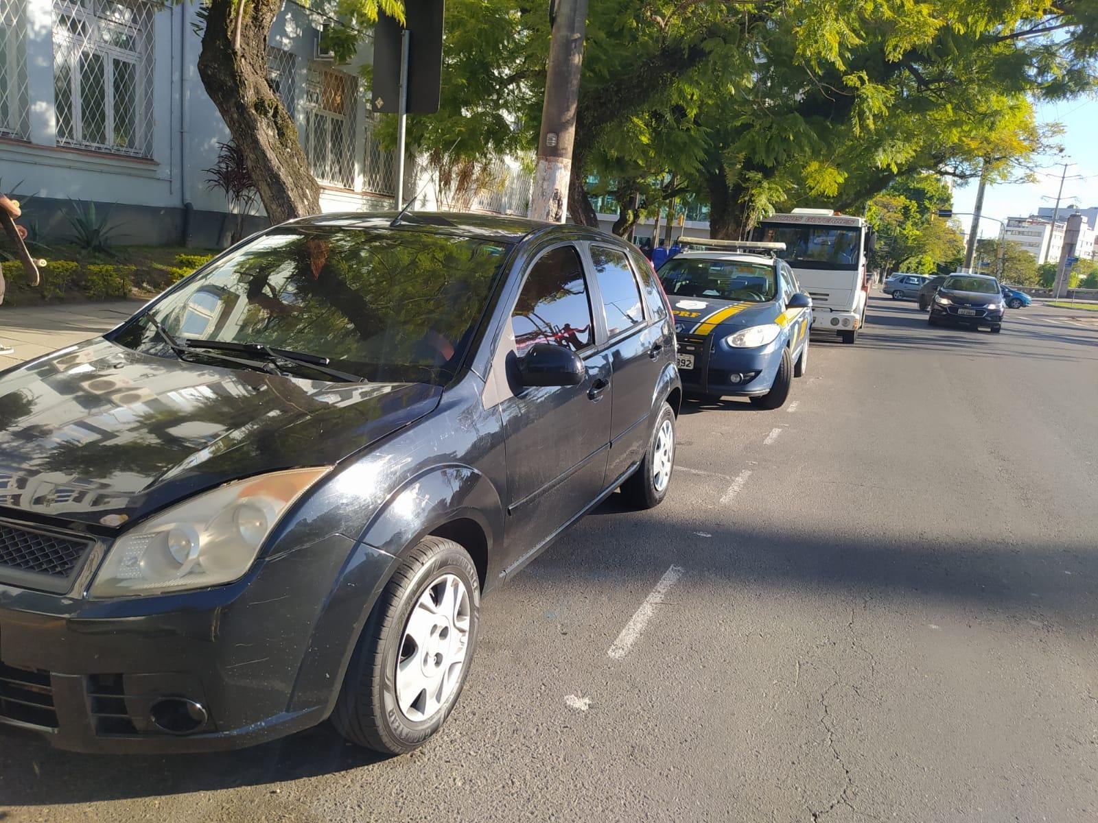 Ve&iacute;culo Fiesta havia sido roubado na cidade de Canoinhas, em Santa Catarina.