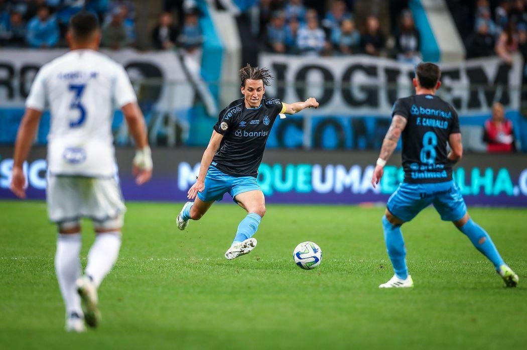 Zagueiro comando a defesa no seu retorno