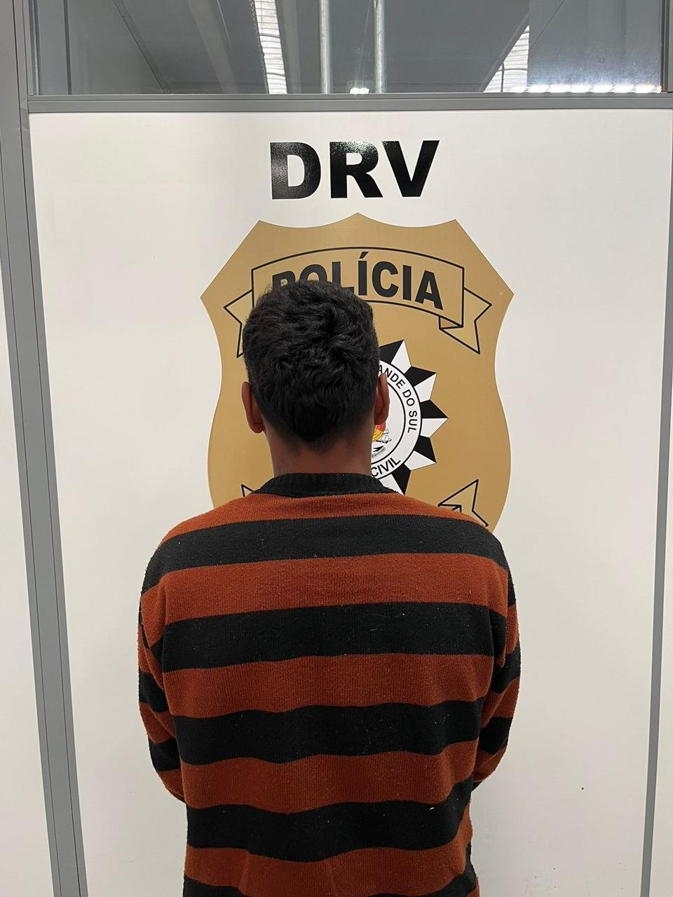 Preso teria participado do crime ao lado de outros dois homens, ainda n&atilde;o identificados pelos policiais.