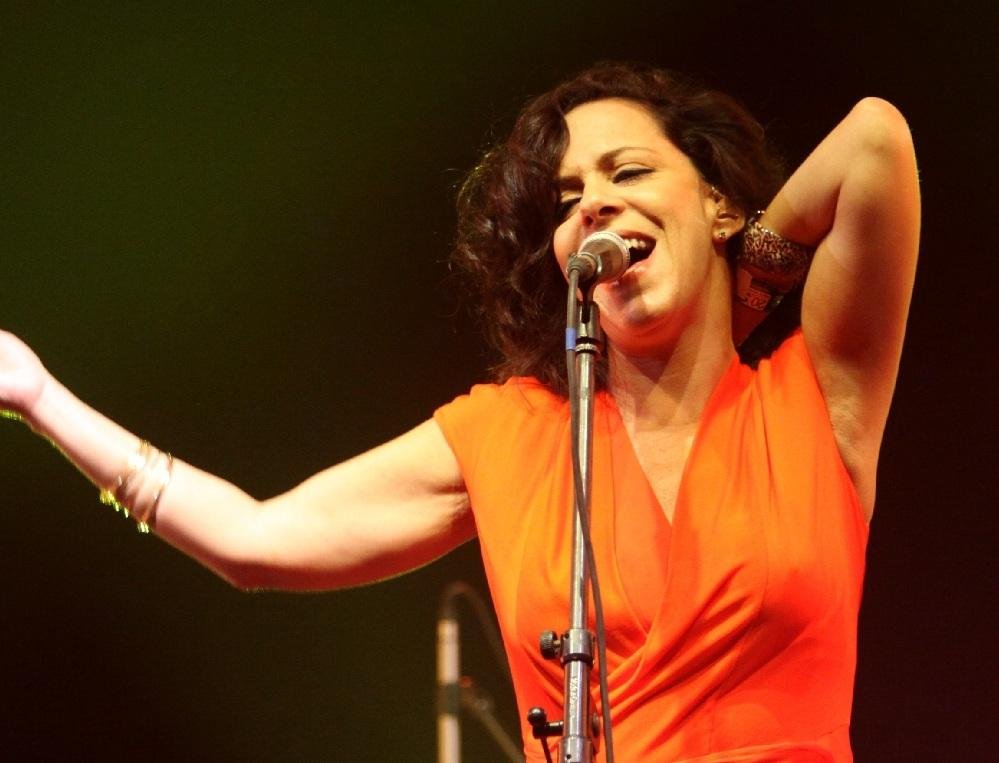 Bebel Gilberto volta para casa para lan&ccedil;ar "Jo&atilde;o" em homenagem ao pai, Jo&atilde;o Gilberto, que morreu em 6 de julho de 2019