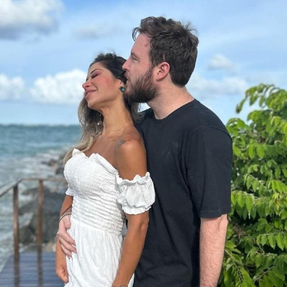 Ma&iacute;ra Cardi e Thiago Nigro se casaram em segredo na Fazenda Vila Rica
