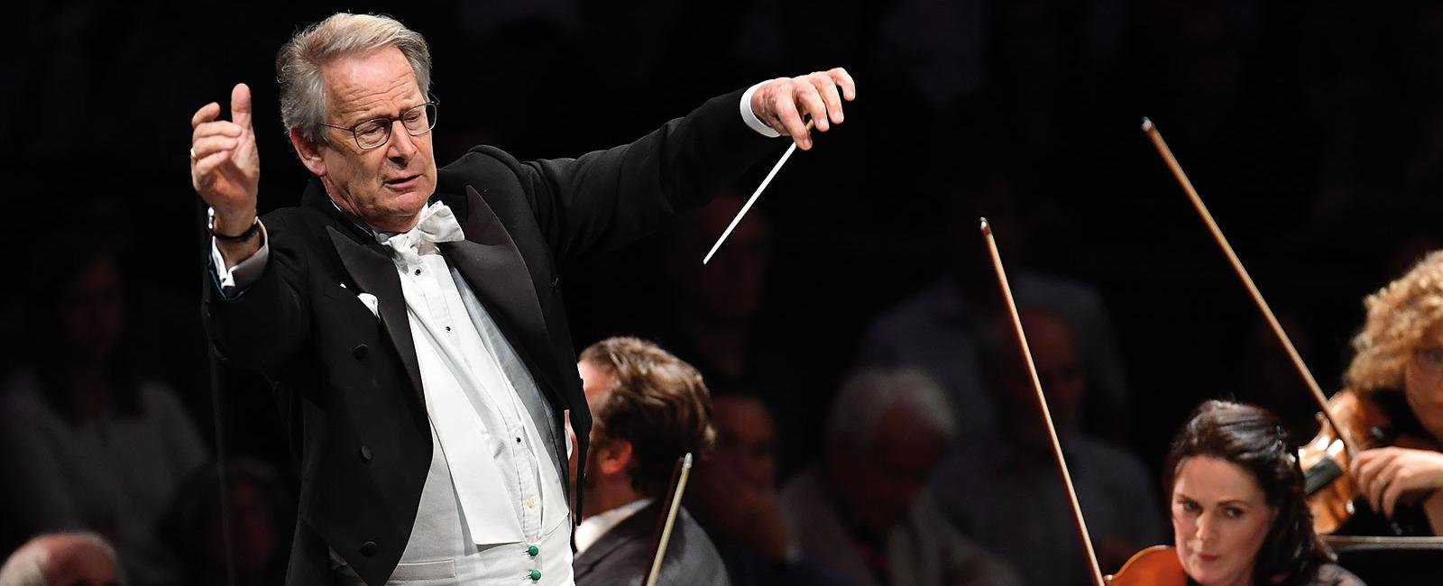John Eliot Gardiner, de 80 anos, anunciou nesta quinta-feira (31) que cancelou todos os seus compromissos planejados para este ano e vai procurar ajuda psicol&oacute;gica