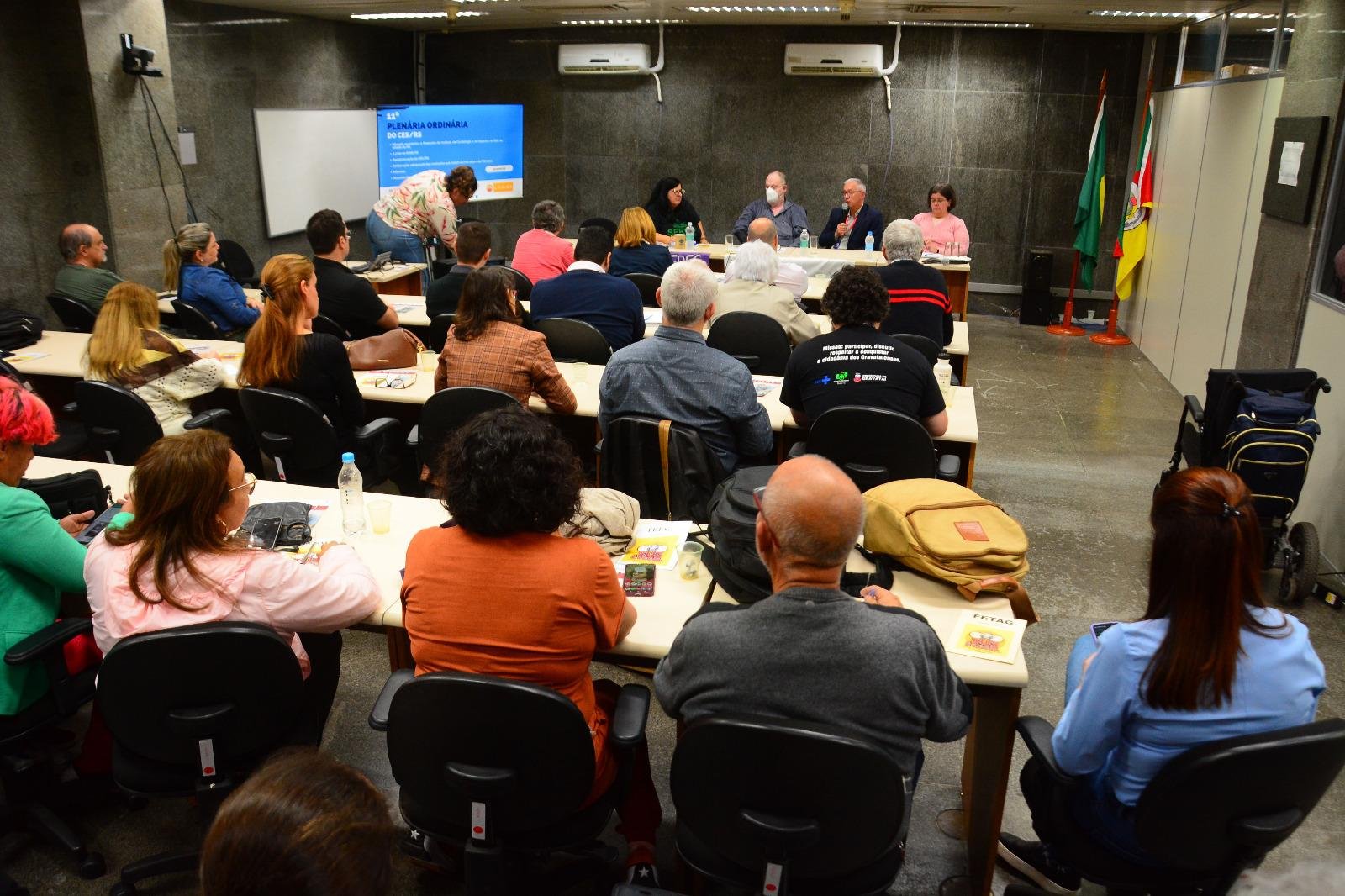 Participaram da mesa de discuss&atilde;o o  presidente do CES, Cl&aacute;udio Augustin, a vice-presidente, Inara Ruas, a diretora-geral da Secretaria Estadual da Sa&uacute;de, Lisiane Rodrigues Alves, e o superintendente do Instituto de Cardiologia, Oswaldo Lu&iacute;s Balparda