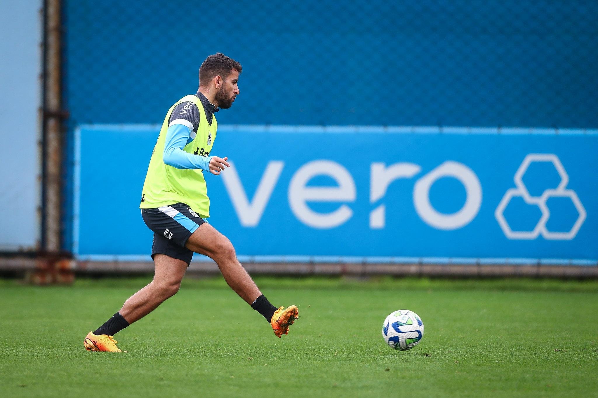 Pep&ecirc; em treino do Gr&ecirc;mio