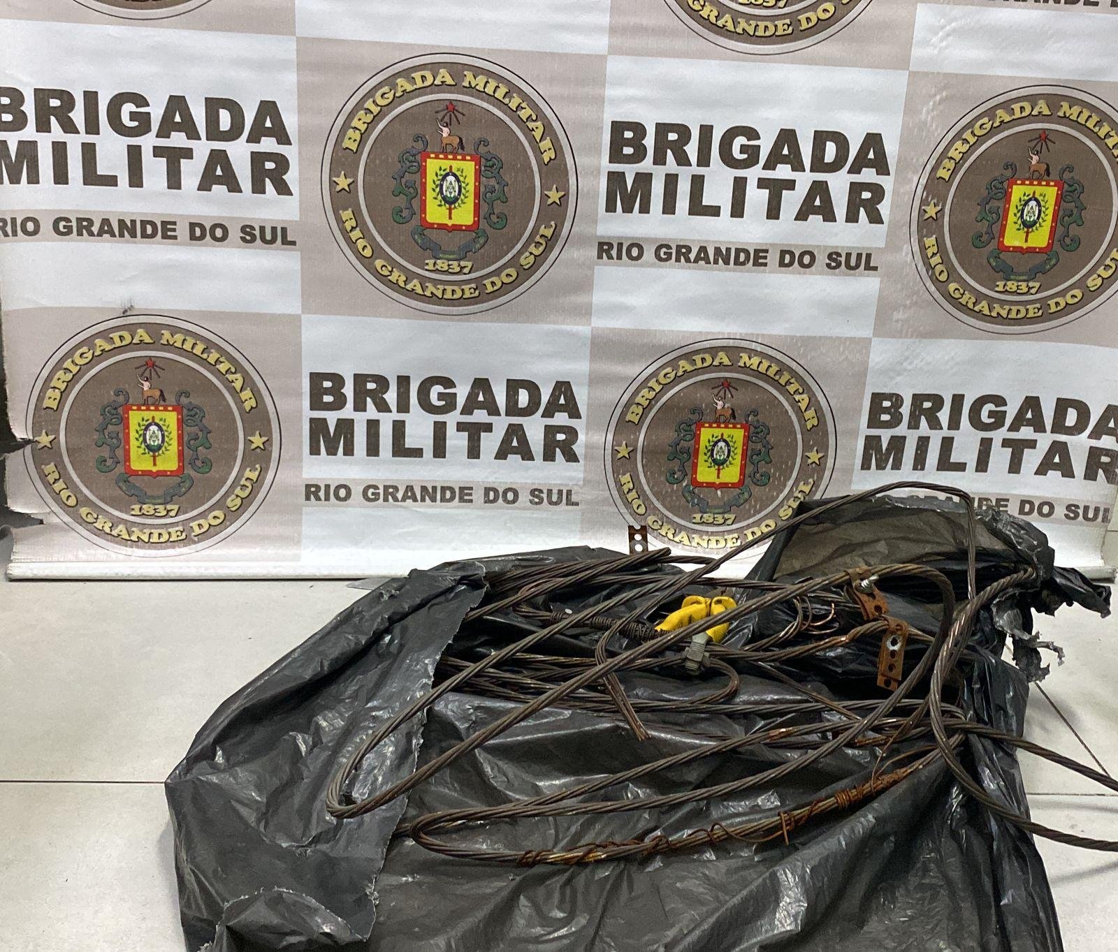 Material foi encontrado com suspeitos do crime