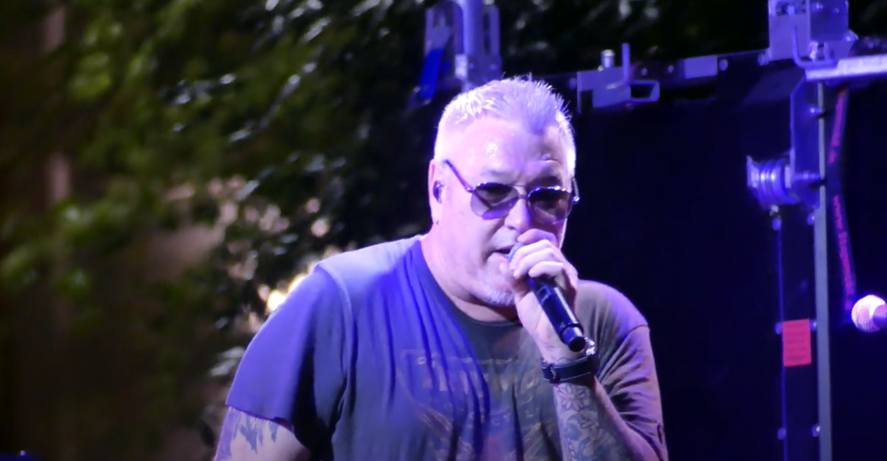 Cantor Steve Harwell, ex-vocalista da banda Smash Mouth, morre aos 56 anos