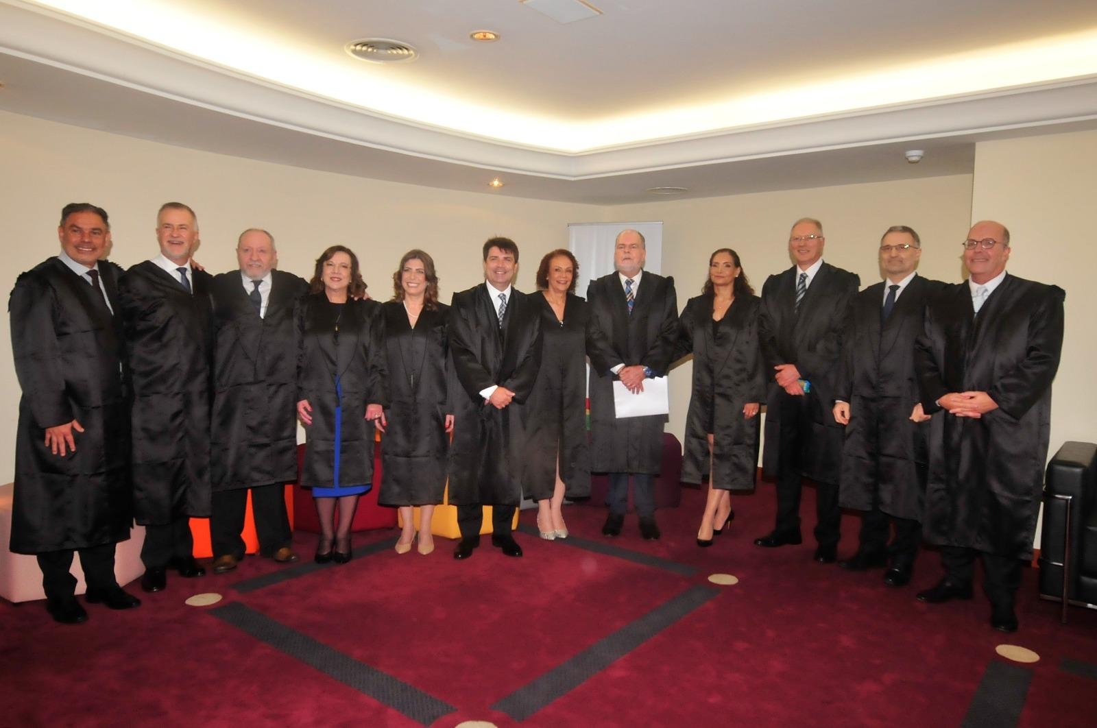 A Sess&atilde;o Solene de posse dos novos desembargadores do Tribunal de Justi&ccedil;a do RS ocorreu no Plen&aacute;rio Ministro Pedro Soares Mu&ntilde;oz, em cerim&ocirc;nia presidida pela presidente Iris Helena Medeiros Nogueira