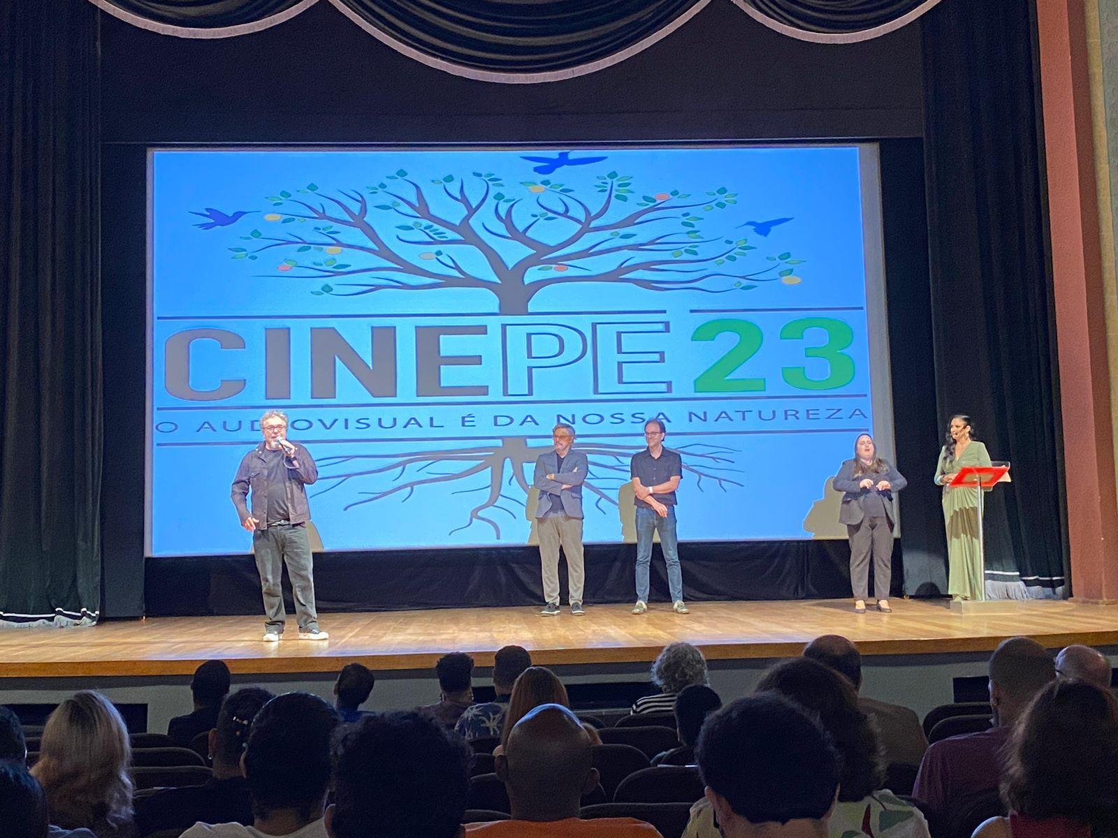 Exibi&ccedil;&atilde;o do filme foi acompanhada por parte da equipe do filme, com a presen&ccedil;a do diretor ga&uacute;cho Paulo Nascimento e do ator  Edson Celulari