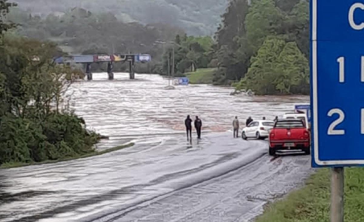 Pra&ccedil;a de ped&aacute;gio fica no km 93 da rodovia